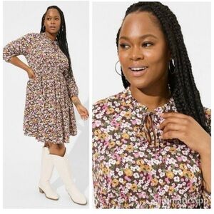 🆕 NWT F Torrid Mini Stretch Challis Front Keyhole Dress Floral size 1 /14-16